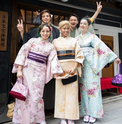 yukata wearing students in Japan