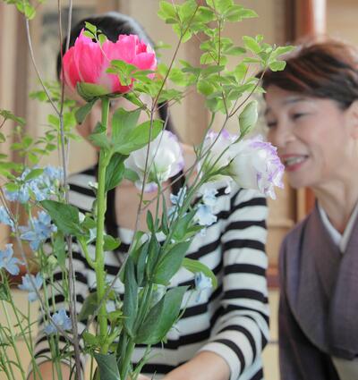 Ikebana Flower Arranging